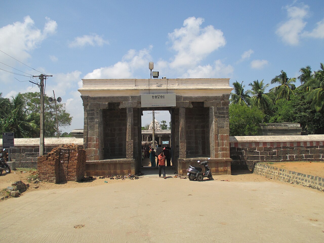 Sthalasayana Perumal Temple, Thirukadalmallai (Mahabalipuram)